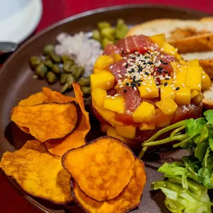 Tartaro de Atún, Mango y Palta