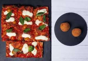 Pizza & 2 suppli