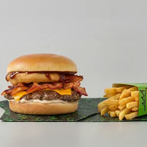 Rodeo Burger + Papas Fritas