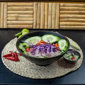 Ensalada de zanahoria, cebolla y pepino