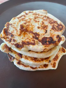 PAN DE QUESO Y AJO | 4 UNIDADES