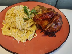 Tallarin A La Huancaina Mas ¼ De Pollo