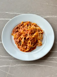 Fettuccinis boloñesa