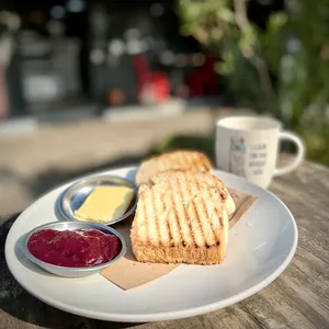 Tostadas Mantequilla,mermelada Damasco