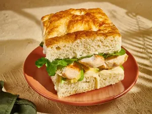 Focaccia Pollo Y Palta