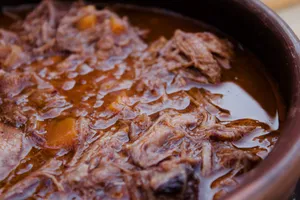 Mechada Clásica Deshilachada al Vino Tinto (500 gr)