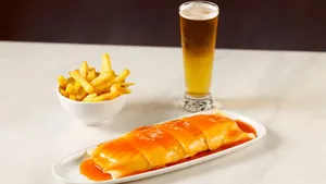 Cachorro Especial + Papas + Club Colombia Dorada