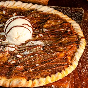 Pizza de Pera Caramelizada, Almend y Nut