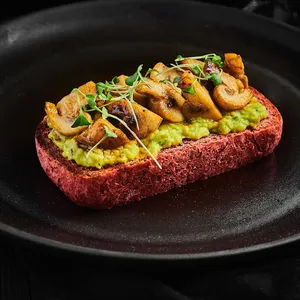 Tostada hongos y feta
