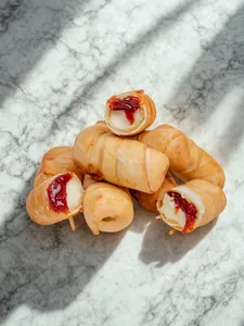 Tequeños de Guayaba & Queso