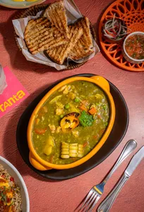 Aguadito + pan al ajo