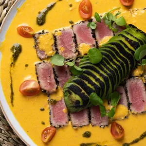 Tataki de atùn en salsa acevichada