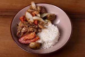 Bowl de pollo saltado