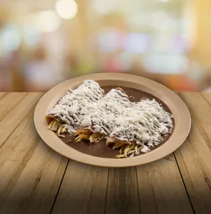 Enfrijoladas rellenas con pollo