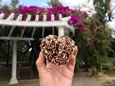 Corazones de profiterol