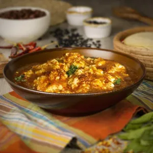 Huevos en Salsa Roja (3 piezas)