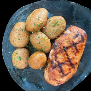 Pechuga Grillé + Papas Baby