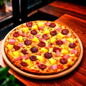 Pizza familiar 3 ingredientes 10 porciones Pizza familiar 3 ingredientes 10 porciones