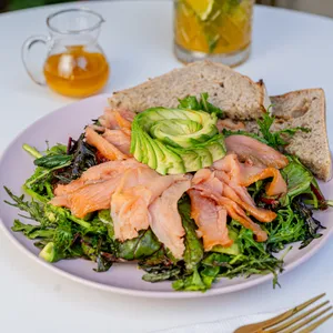ENSALADA DE SALMON AHUMADO