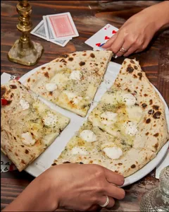 Pizza Cuatro Quesos