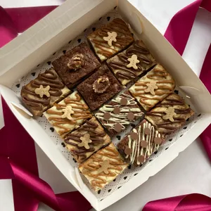 Treatbox con brownies y blondies navideños