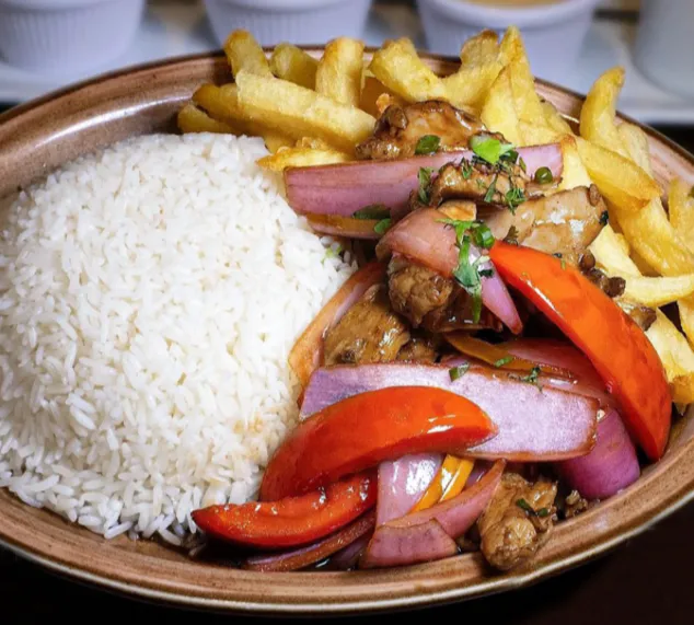 Pollo Saltado