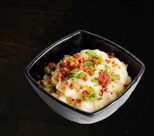 Puré rustico con tocino crocante