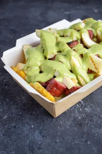 Tostones con Chorizo Parrillero & Salsa de la casa
