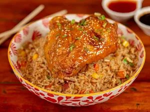 Combo Arroz al Wok + ¼ de pollo + Coca cola