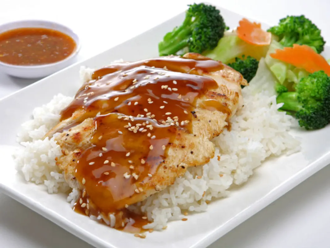 Pechuga de pollo en salsa teriyaki
