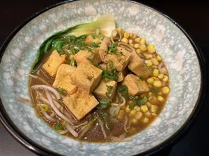 Ramen de Tofu frito sin huevo