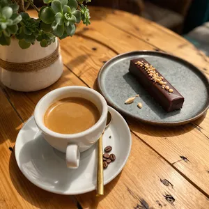 Combo Saludable Maní: Café + 1 barrita de Snickers APLV, Sin soya, Sin azúcar, Sin Gluten