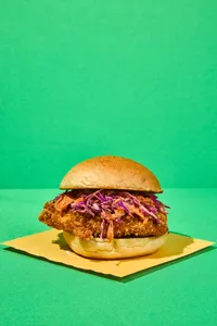 Hamburguesa de Pollo crocante.