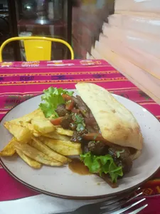Sándwich De Lomo Saltado