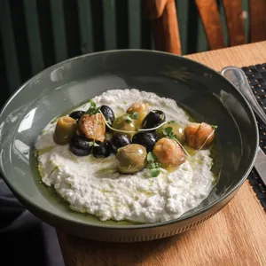Aceitunas y Ricotta
