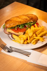 Sándwich de Pastrami y Queso Emmental