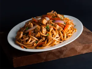 Tallarín Saltado De Pollo