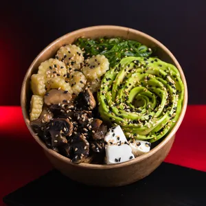 Gohan Vegan Maestro Bowl 100% VEGANO con tofu, champiñón salteado, roseta de palta fresca, choclitos y cebollín sobre arroz. Sakai Sushi Providencia.