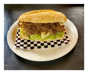 Sandwich ciabatta mechada palta queso