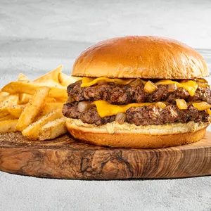Cheese Smash Burger + papas fritas