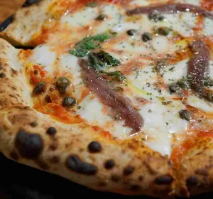 Pizza Puttanesca