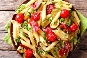 Ensalada de Pasta Penne Rigatte Con Prosciutto