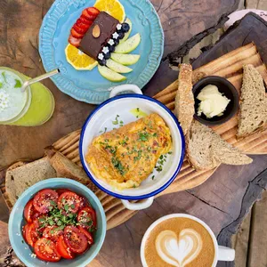 Brunch del campo vegetariano té o café orgánico + copa de mimosa sin alcochol o jugo natural 200 ml.