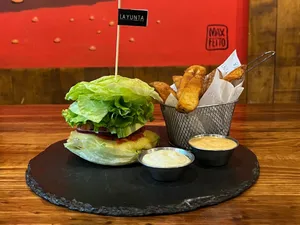NOT PAN BURGER CHILENA + PAPAS