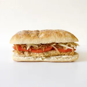 Sándwich Milanesa y cebolla caramelizada