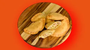 Empanada de Jamón con Queso