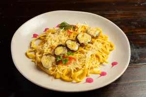 Fetuccini a la Huancaína Champiñón