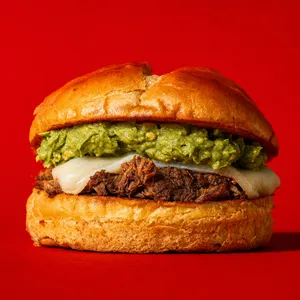 Mechada carne queso palta