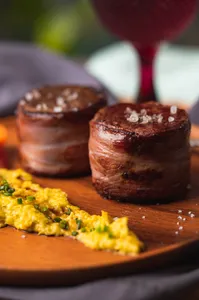 Medallones de filete envueltos en tocino (Filet Mignon) – Pack 2 Unidades