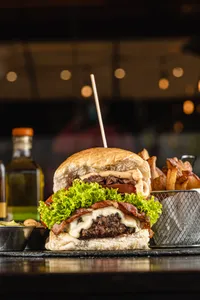 Hamburguesa Doble de res + Papas